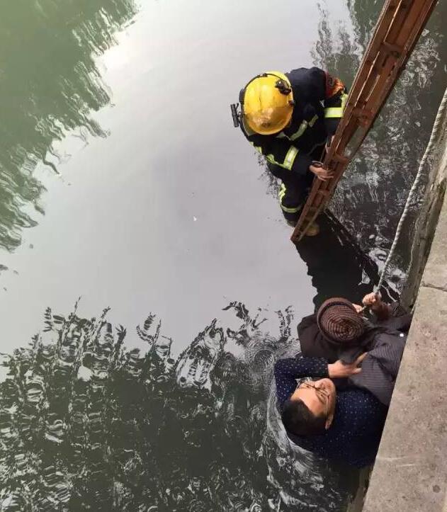 B1448954273 small 27223